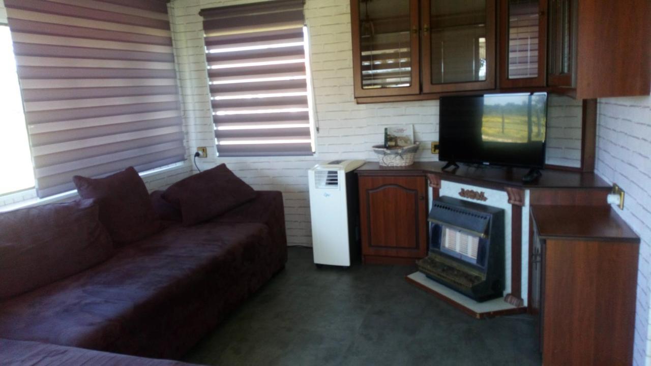 Mobil Home Vintage A La Ferme Des Buttons Rosnay  Eksteriør billede
